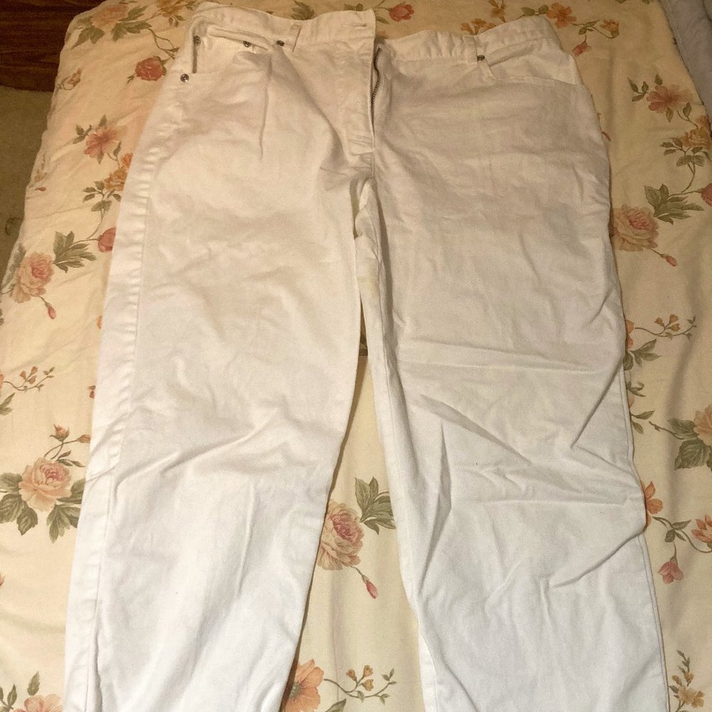 White Ruby Rd. Capri Pants